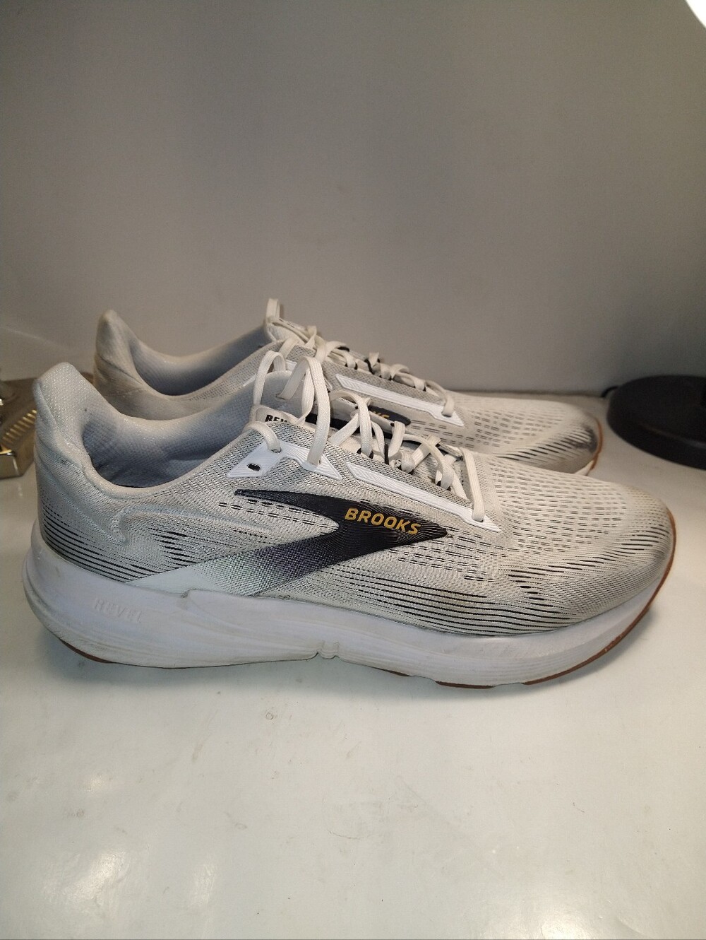 Brooks Revel 8 Gray Athletic Running Shoes Sneakers Men's sz 15D.